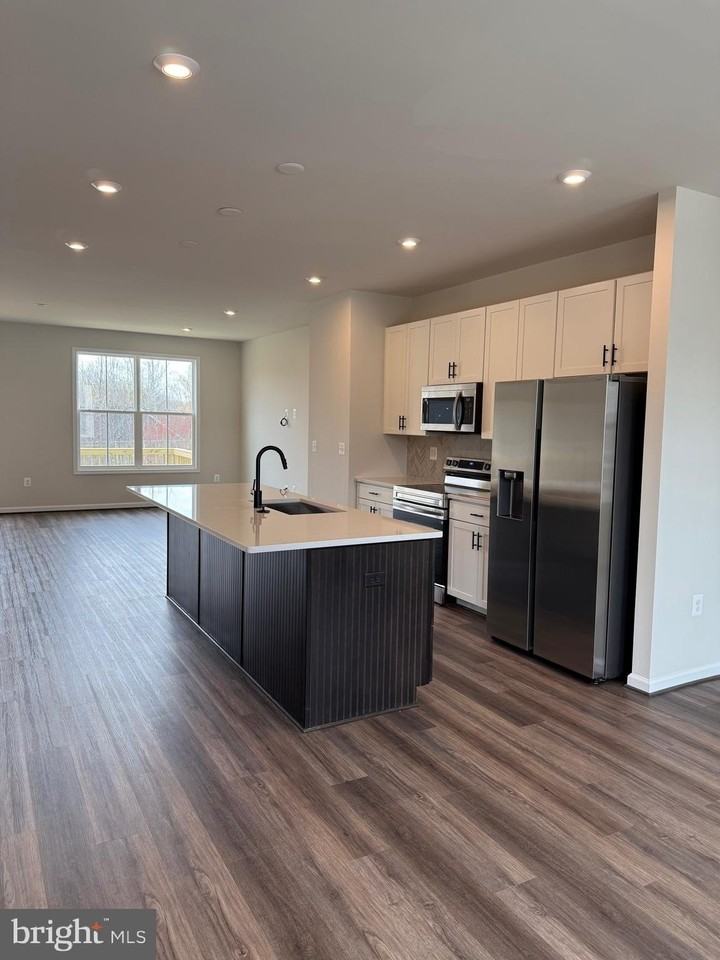 7715 Harlow Cir - Photo 7 of 28