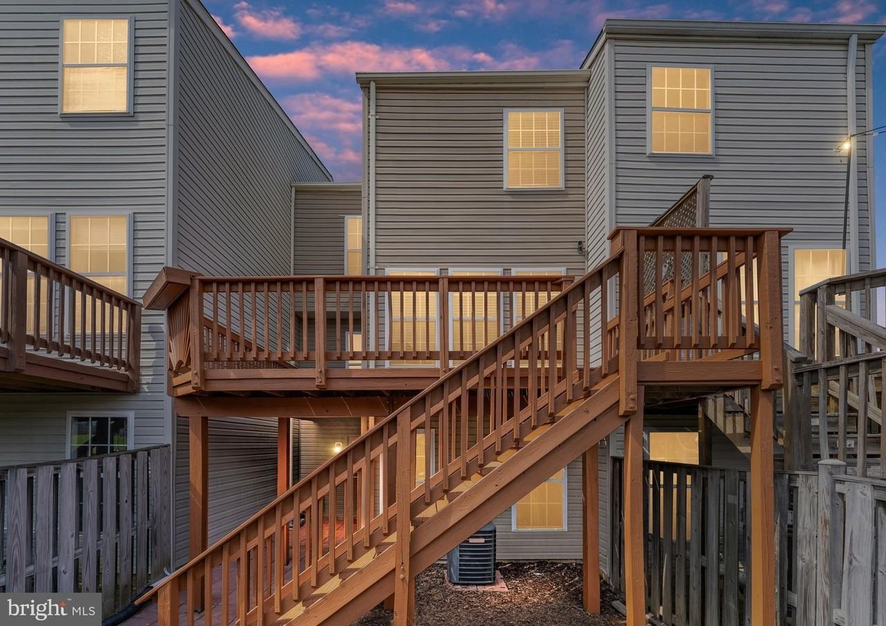 7102 Finch Ln - Photo 3 of 50