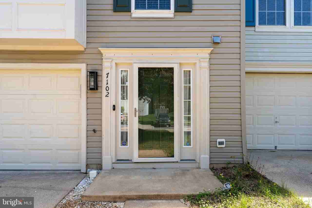 7102 Finch Ln - Photo 6 of 50