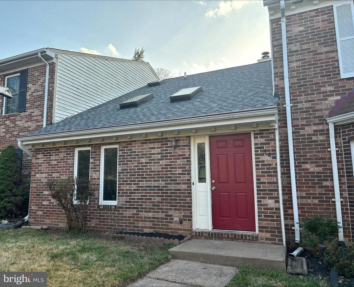 132 Matthew Ct - Photo 2 of 17