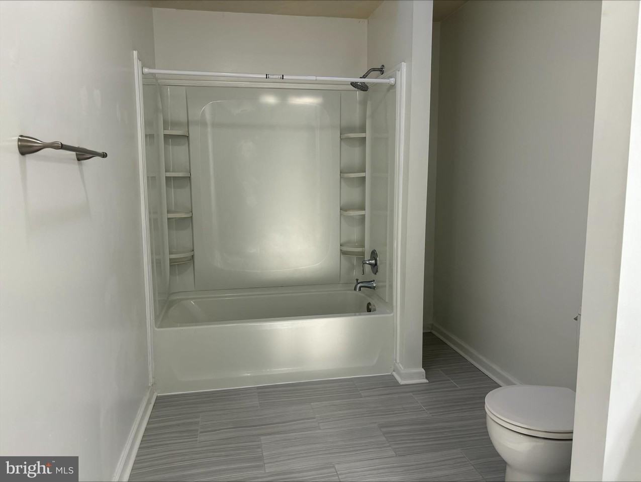 132 Matthew Ct - Photo 4 of 17