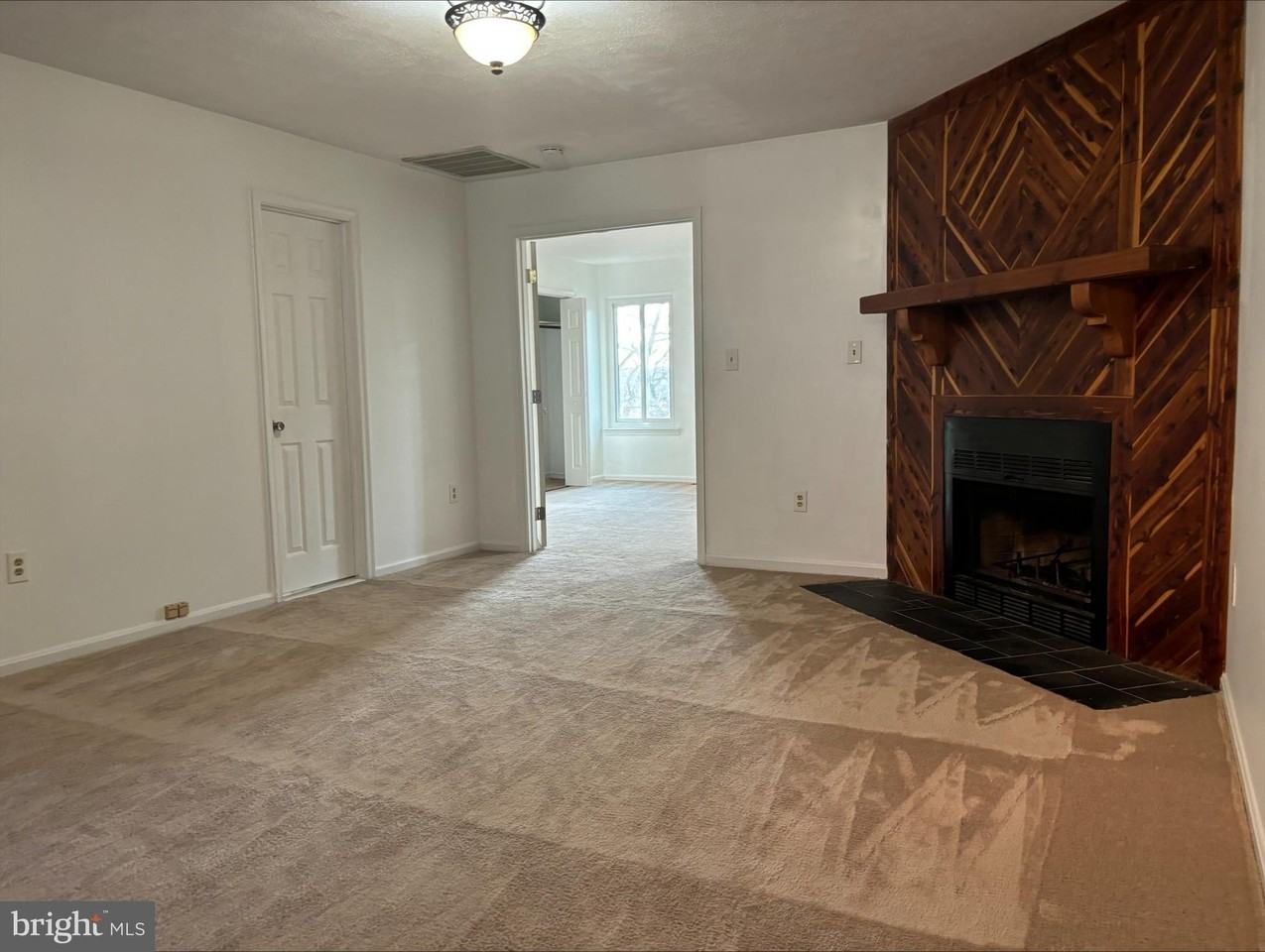 132 Matthew Ct - Photo 5 of 17