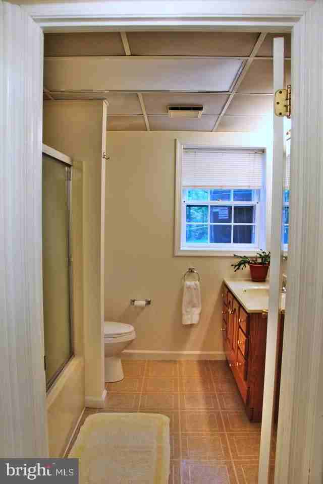 813 Spring Valley Dr Unit B - Photo 4 of 10