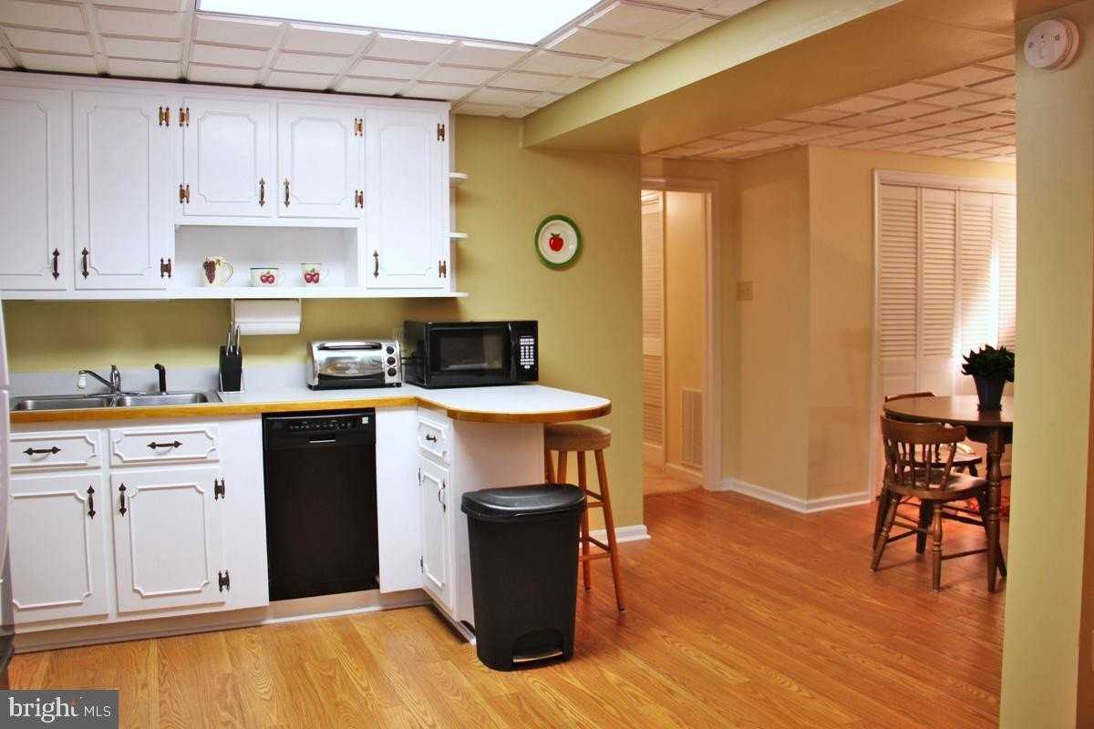 813 Spring Valley Dr Unit B - Photo 7 of 10