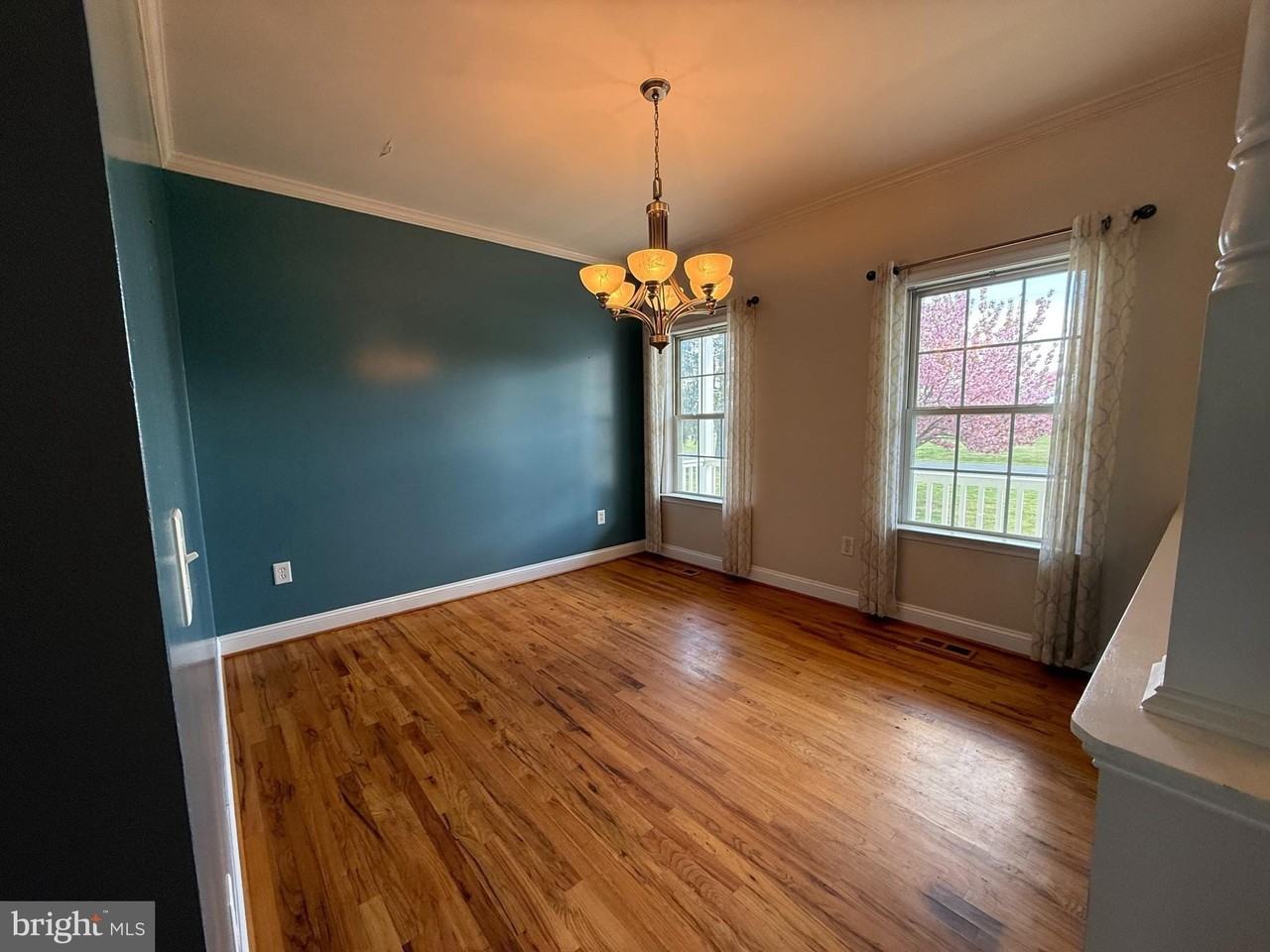 220 Barnes Blvd - Photo 6 of 27