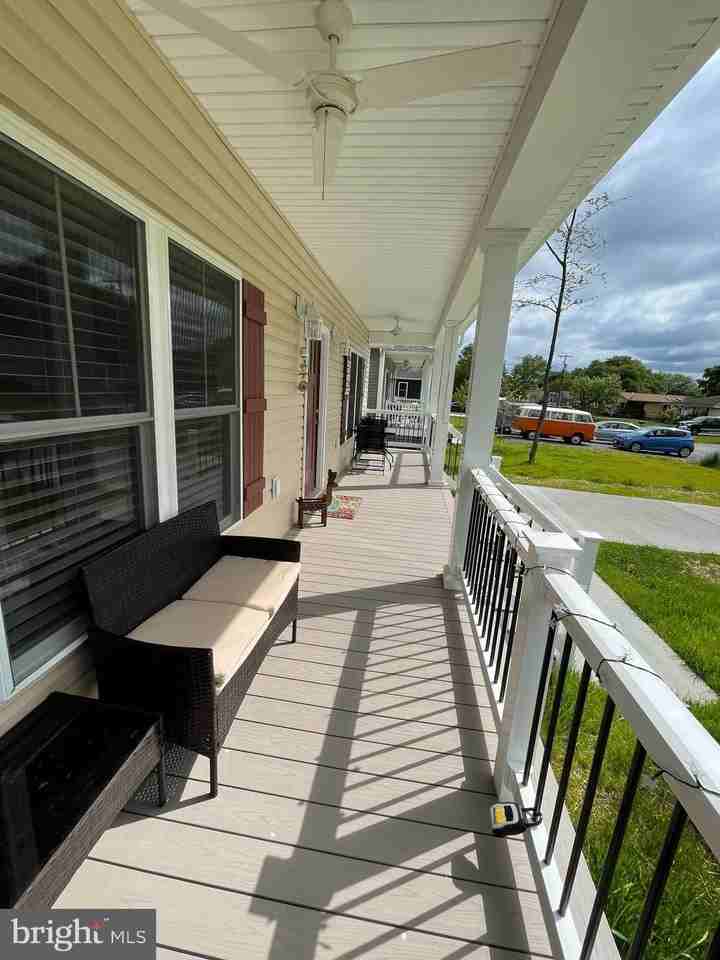 325 2nd St - Photo 3 of 14