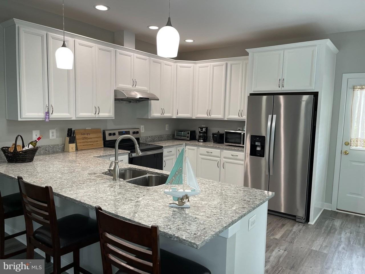 325 2nd St - Photo 5 of 14