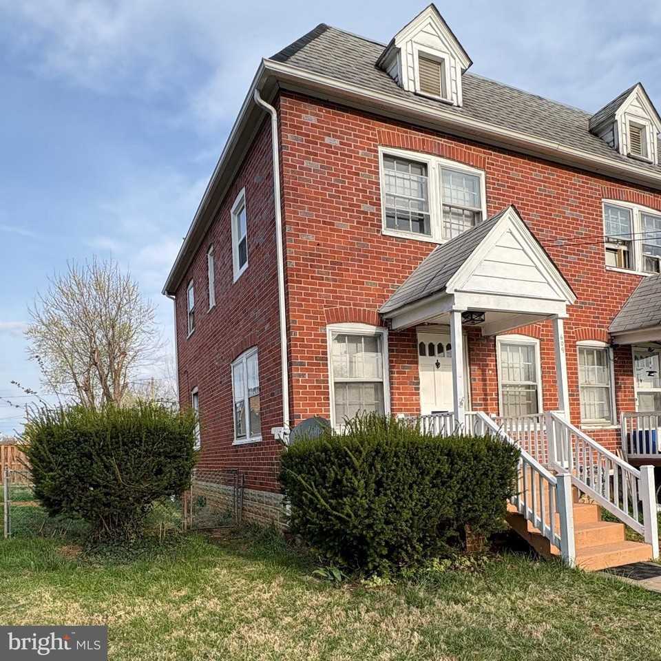 609 Smithfield Ave - Photo 2 of 18