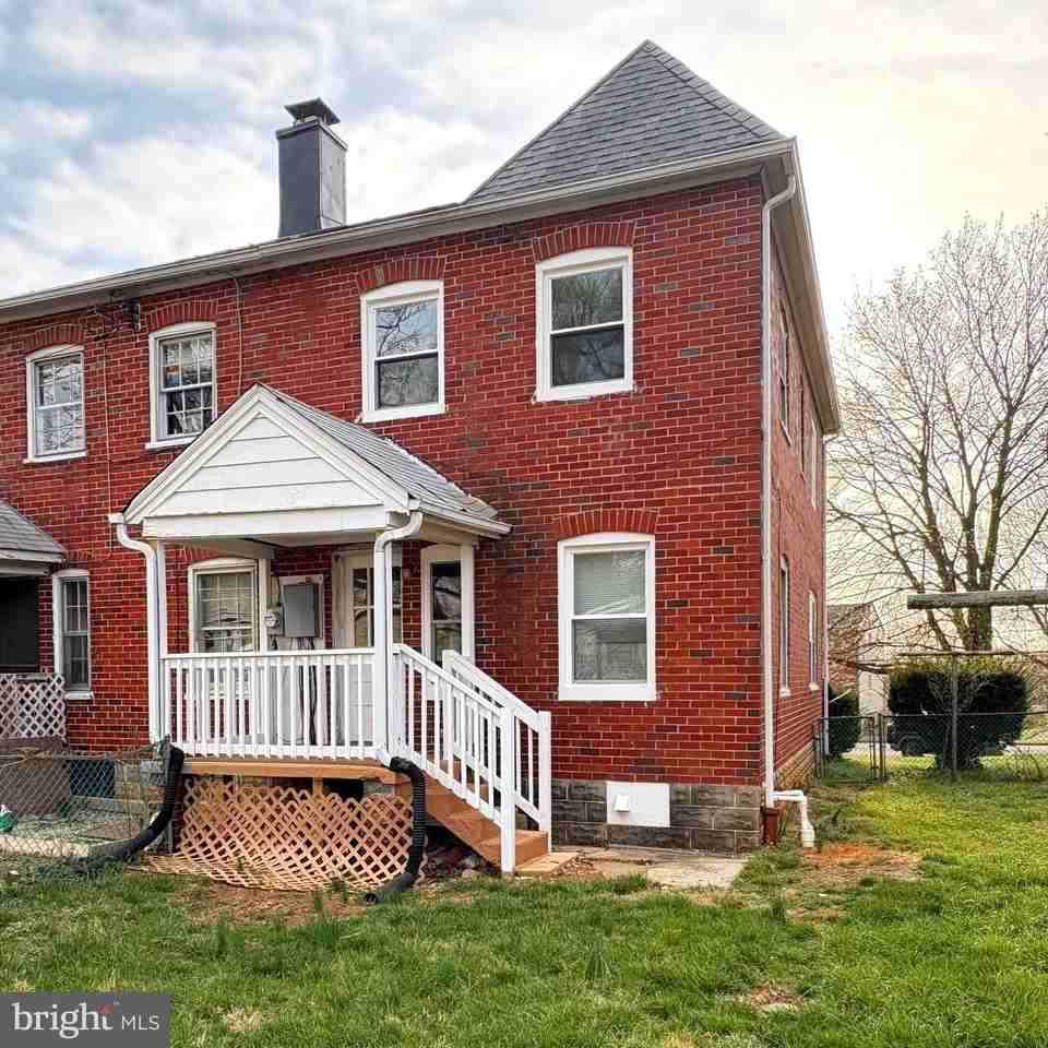 609 Smithfield Ave - Photo 3 of 18