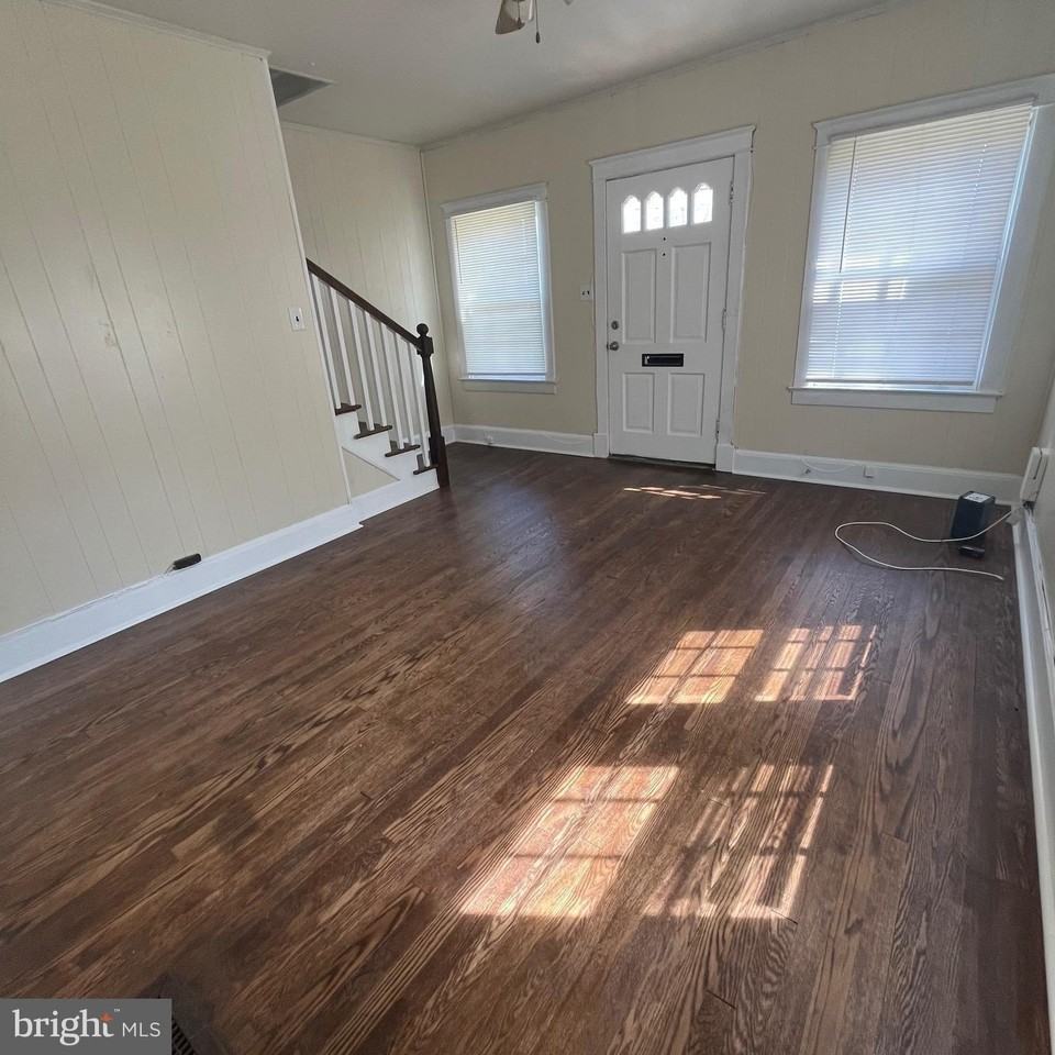 609 Smithfield Ave - Photo 4 of 18