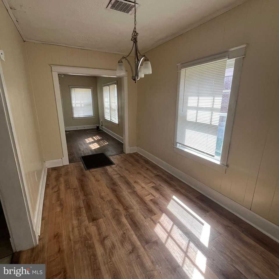 609 Smithfield Ave - Photo 7 of 18