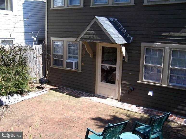 403-APT. A BRADDOCK Street S unit: Apt A - Photo 3 of 15