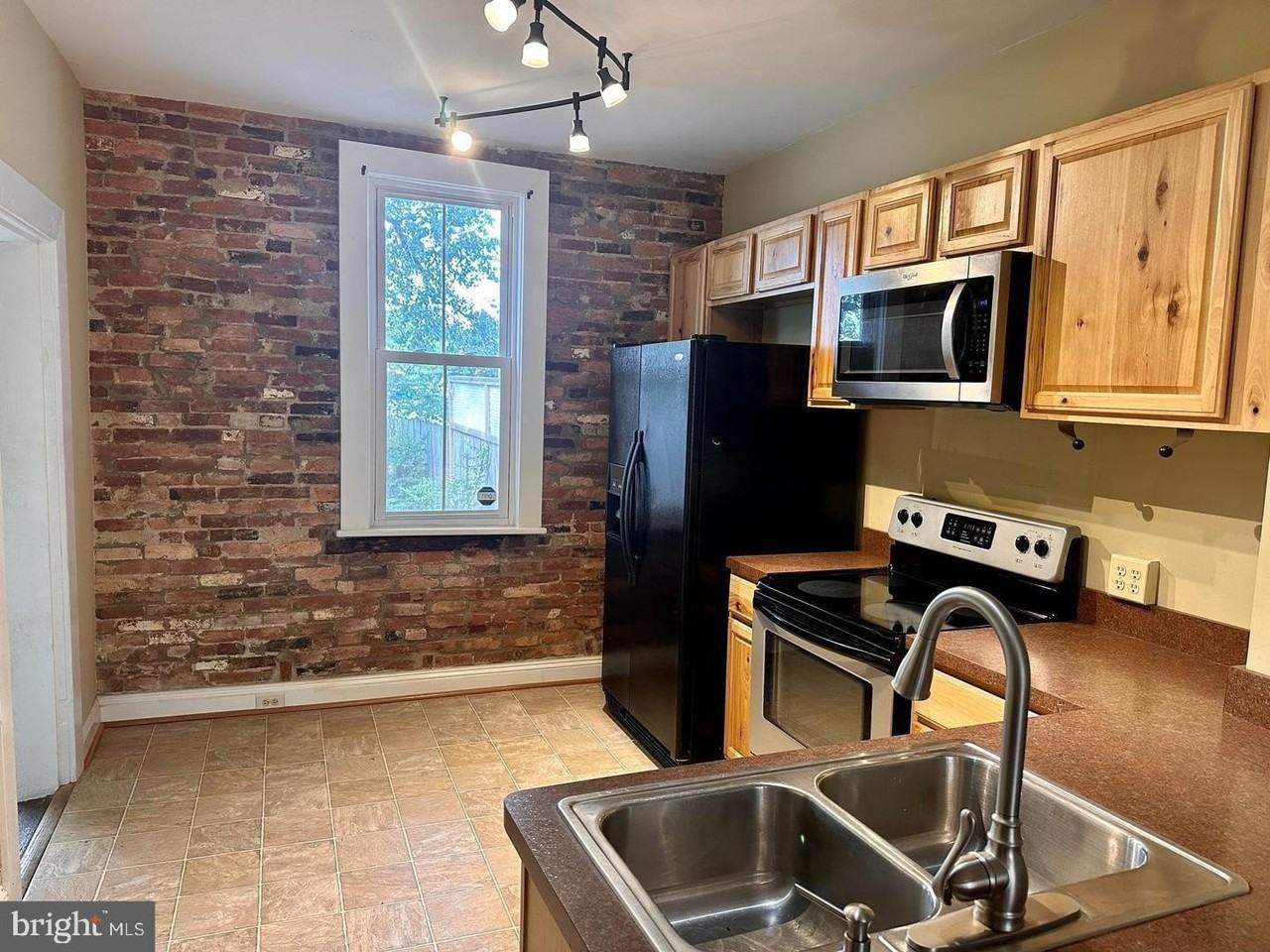 313 N Kent St - Photo 2 of 15