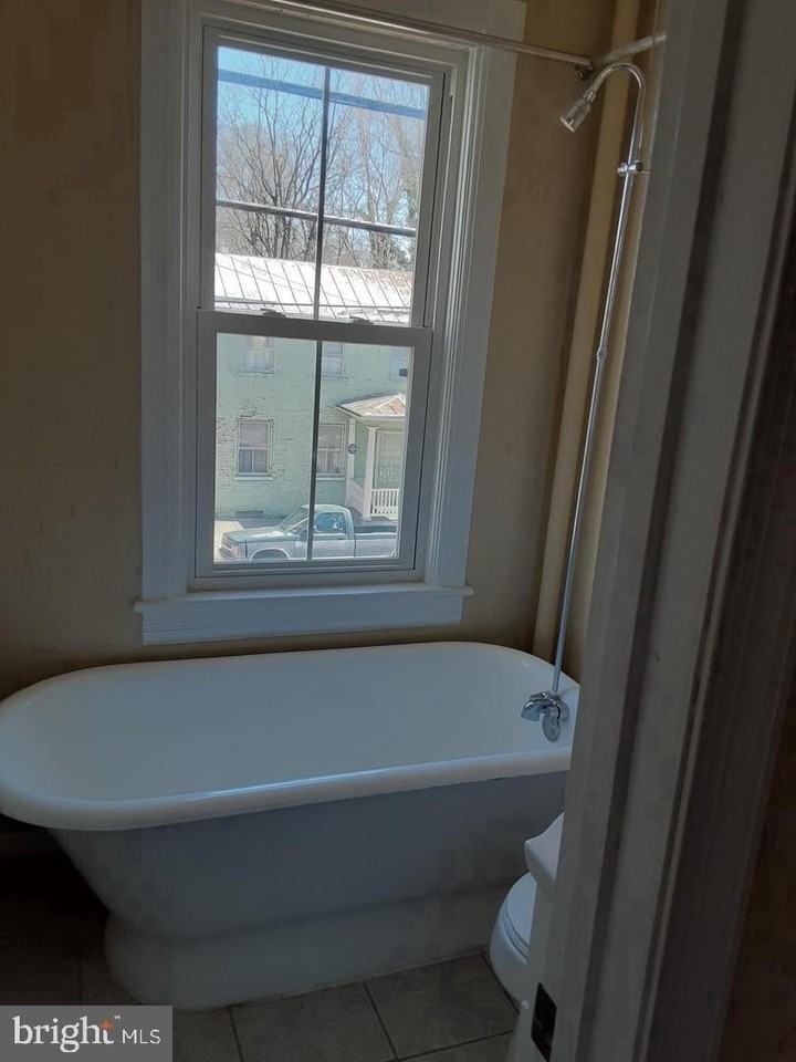 313 N Kent St - Photo 6 of 15