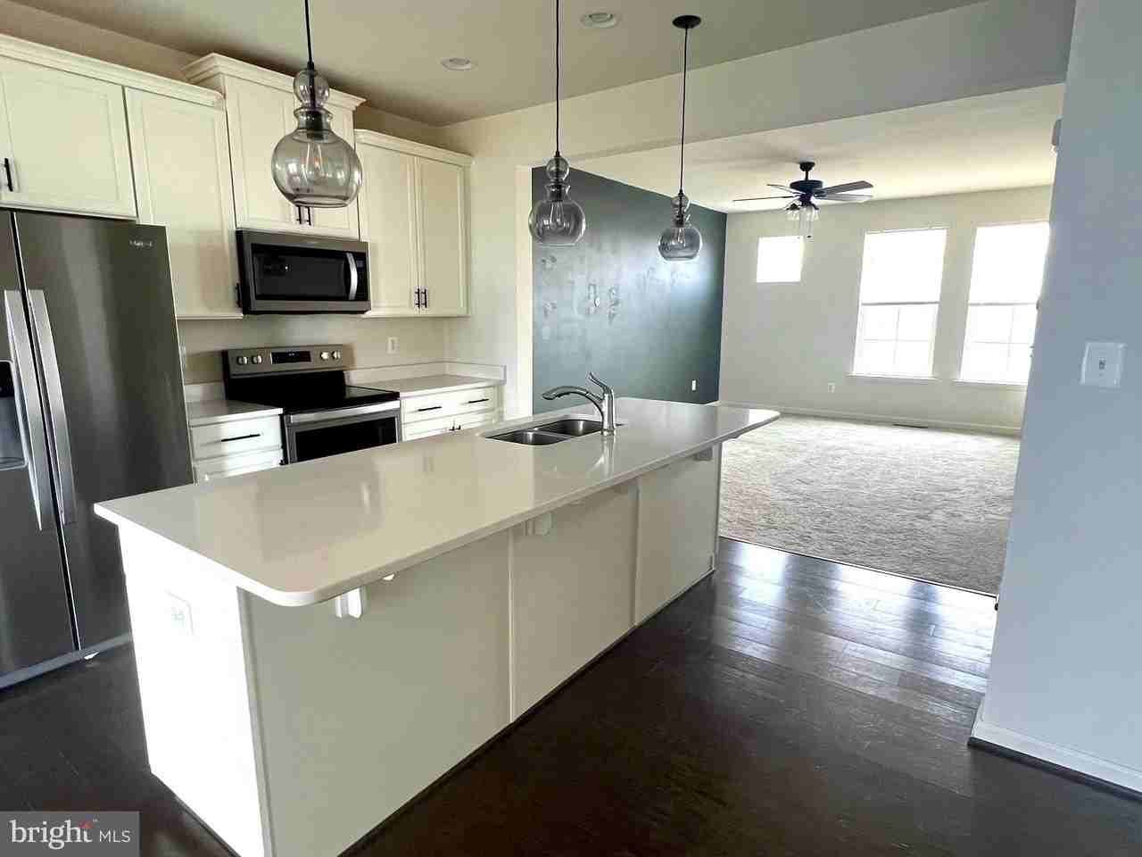 123 Charterhouse St - Photo 3 of 23