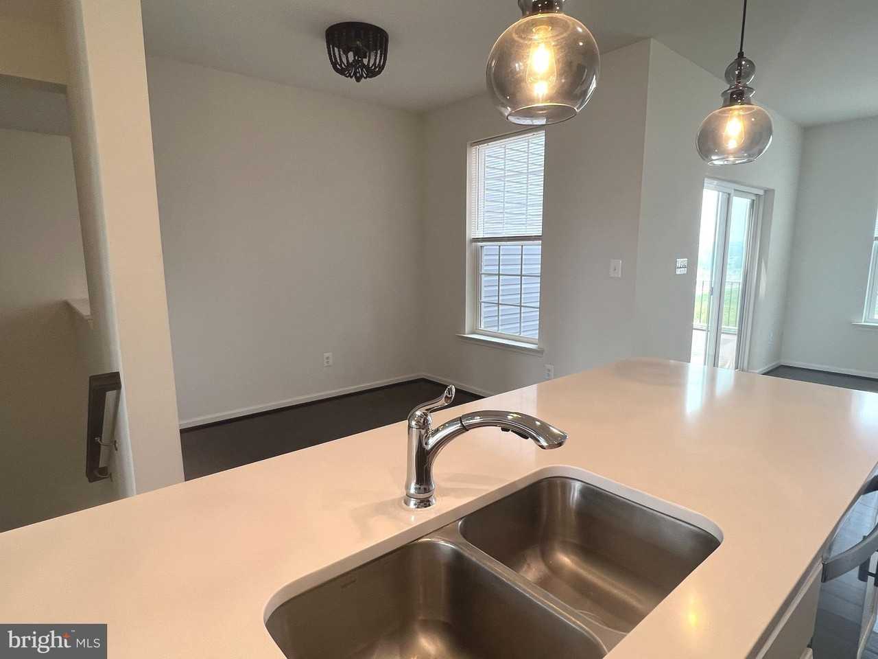 123 Charterhouse St - Photo 7 of 23