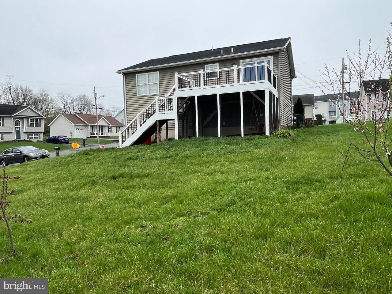 262 Corvette Dr - Photo 2 of 32