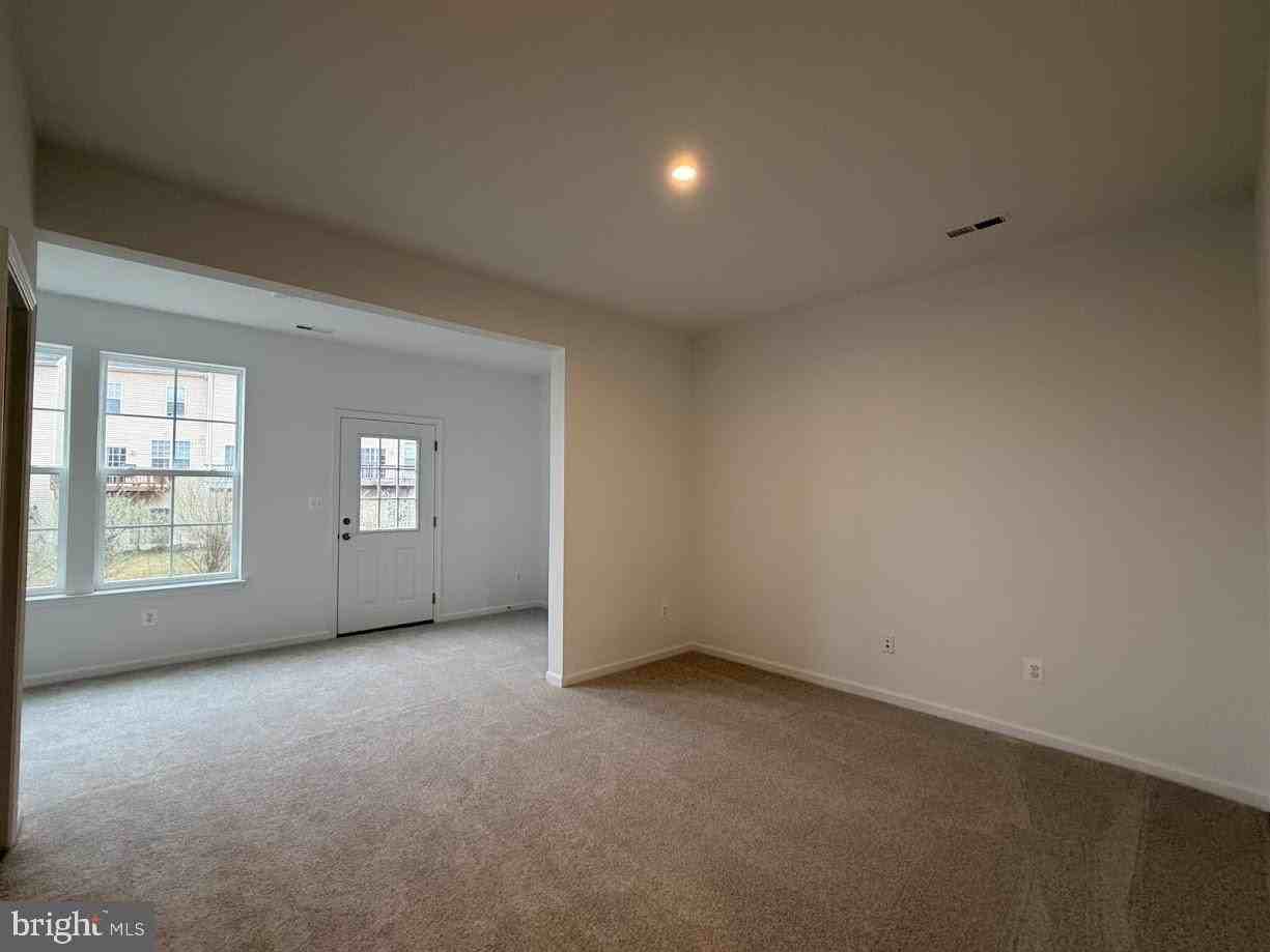 Husky Trl - Photo 5 of 50