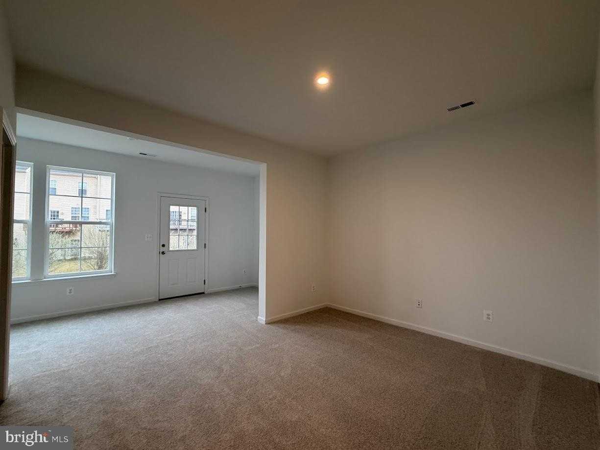 Husky Trl - Photo 6 of 50