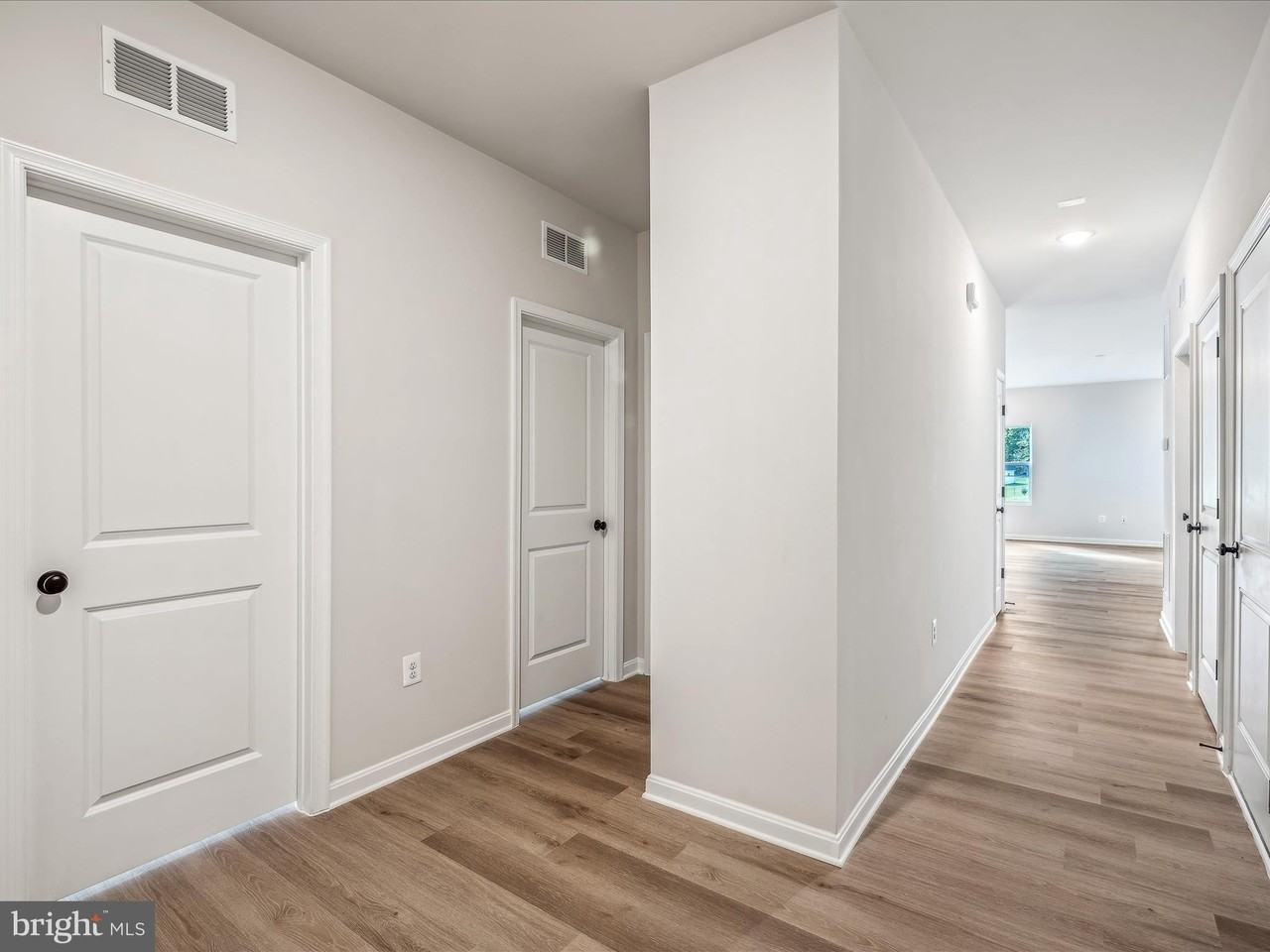 290 Scoter Rd - Photo 6 of 44