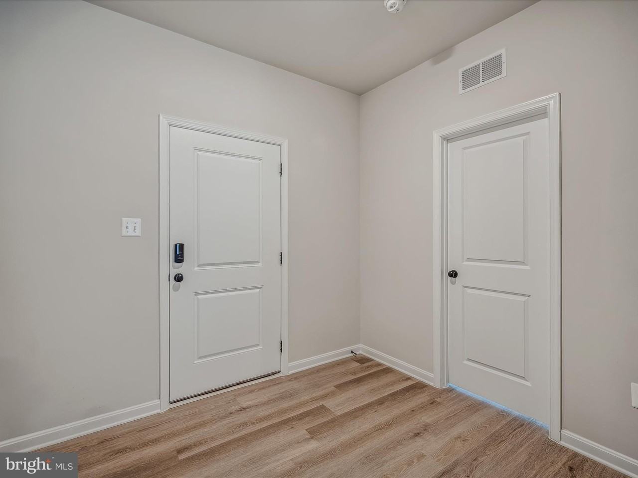 290 Scoter Rd - Photo 7 of 44