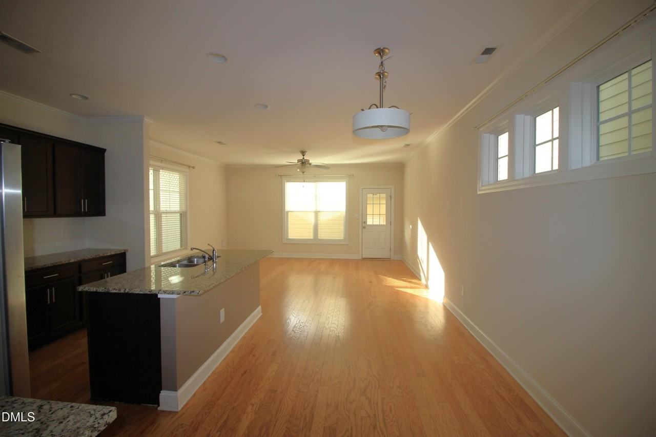 106 Windy Creek Ln - Photo 6 of 29