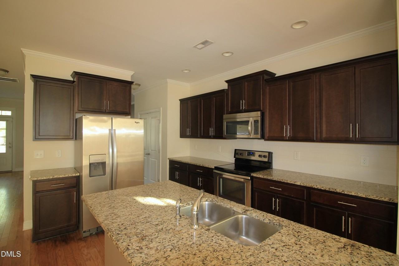 106 Windy Creek Ln - Photo 7 of 29