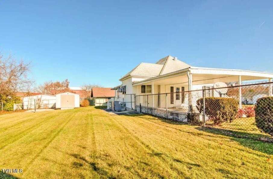 1624 Edgemont Ave - Photo 3 of 32