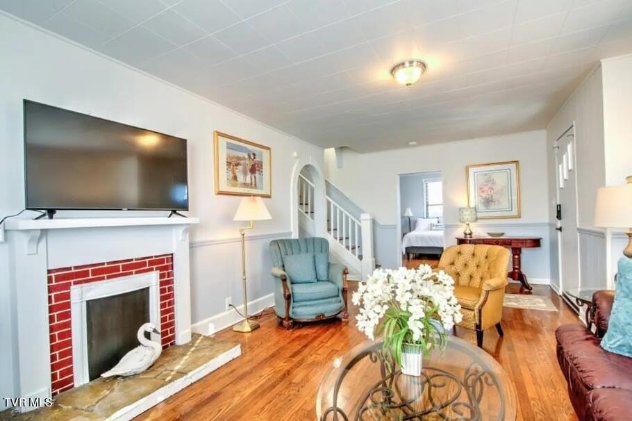 1624 Edgemont Ave - Photo 6 of 32