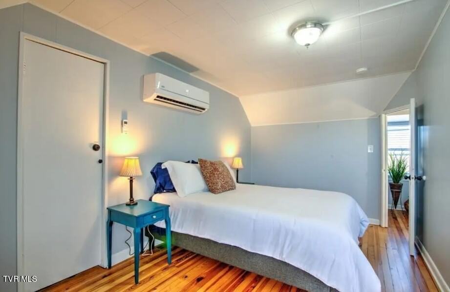 1624 Edgemont Ave - Photo 7 of 32