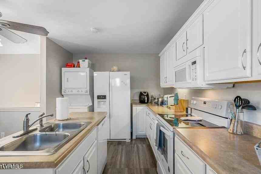 3224 Knob Creek Rd - Photo 6 of 13