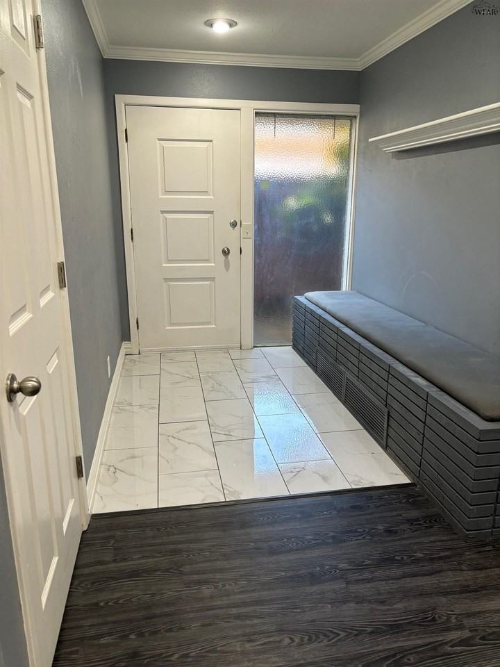 2627 Bretton Rd - Photo 3 of 27