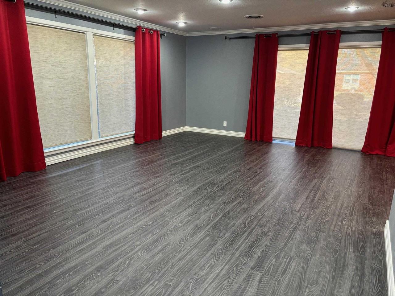 2627 Bretton Rd - Photo 4 of 27