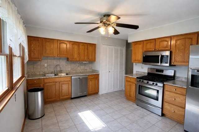 6301 Broad St - Photo 4 of 25