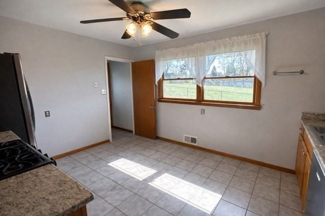 6301 Broad St - Photo 5 of 25