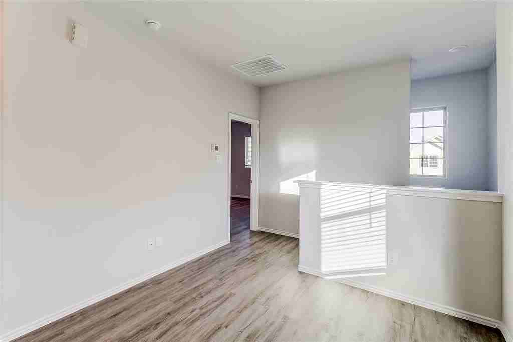 1402 Jonah Ln - Photo 6 of 16