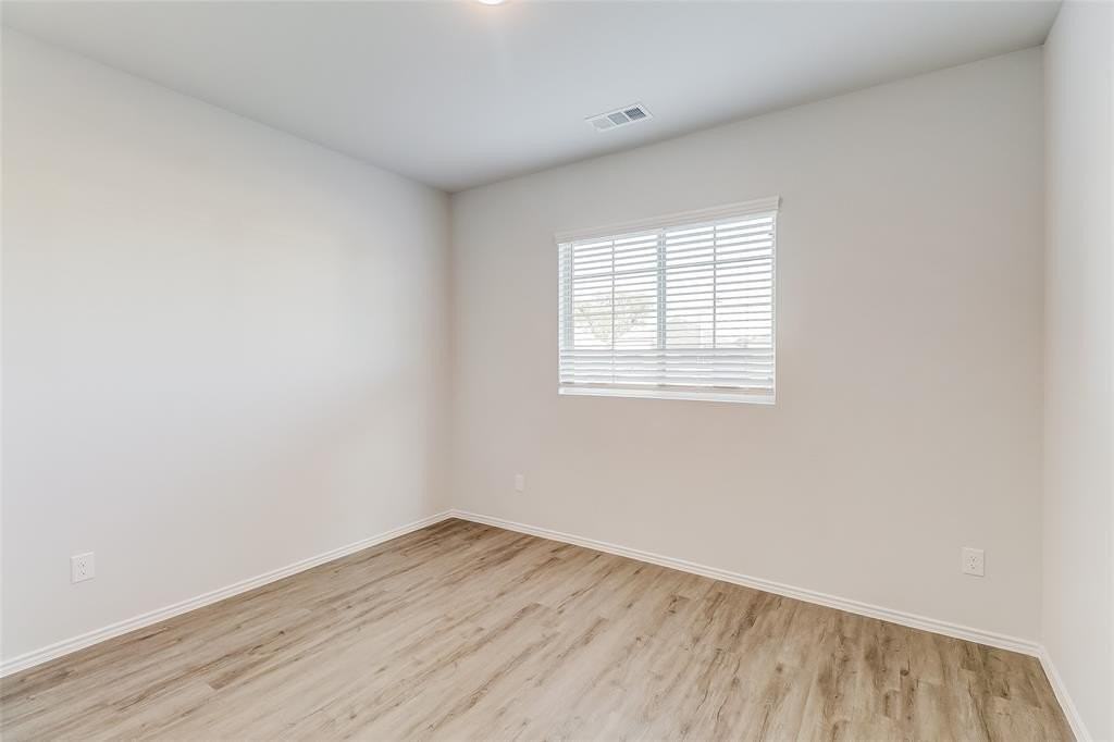 1402 Jonah Ln - Photo 7 of 16