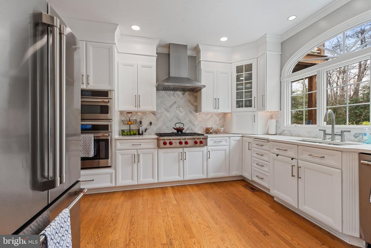 301 Sturtons Ln - Photo 4 of 46