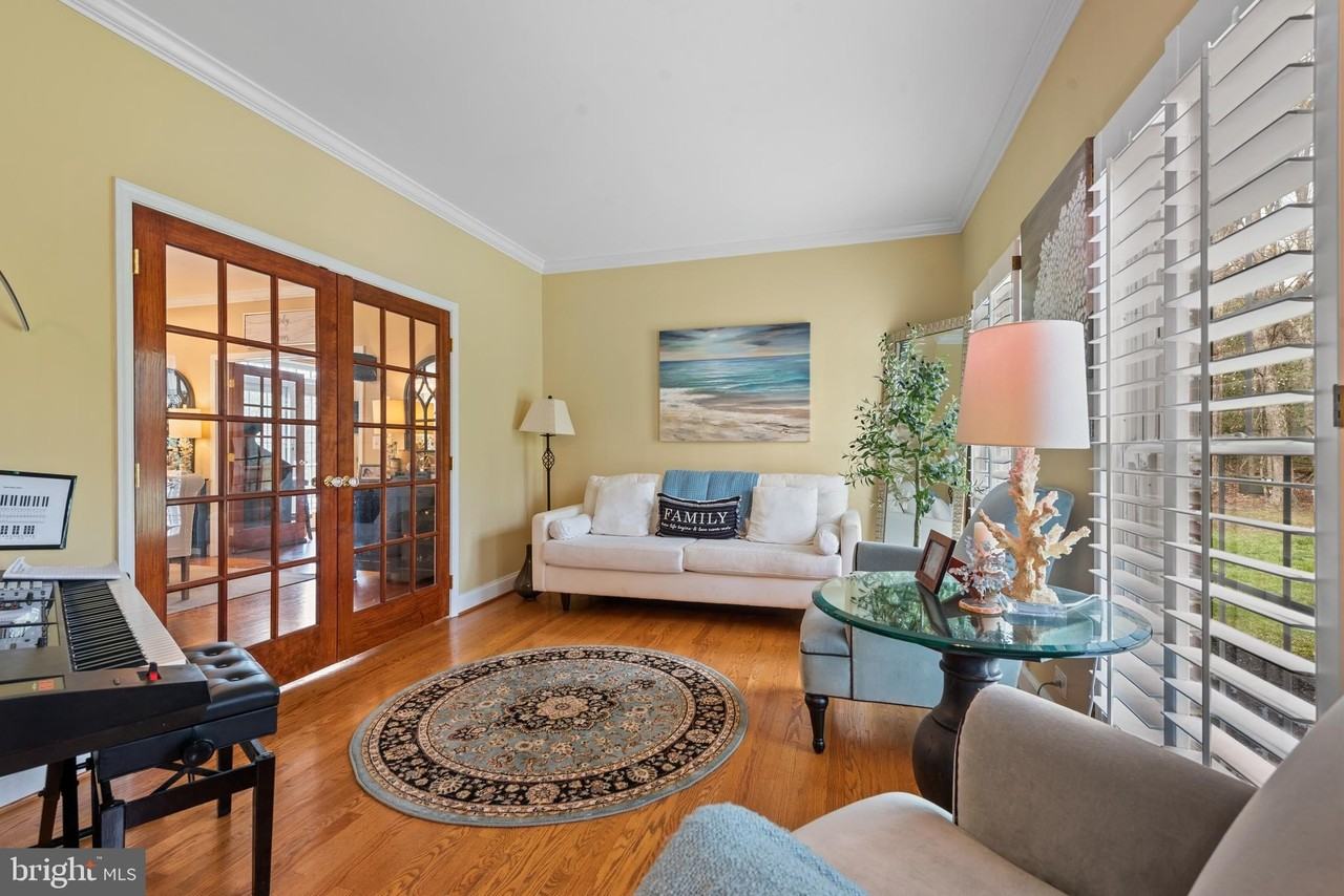 301 Sturtons Ln - Photo 7 of 46