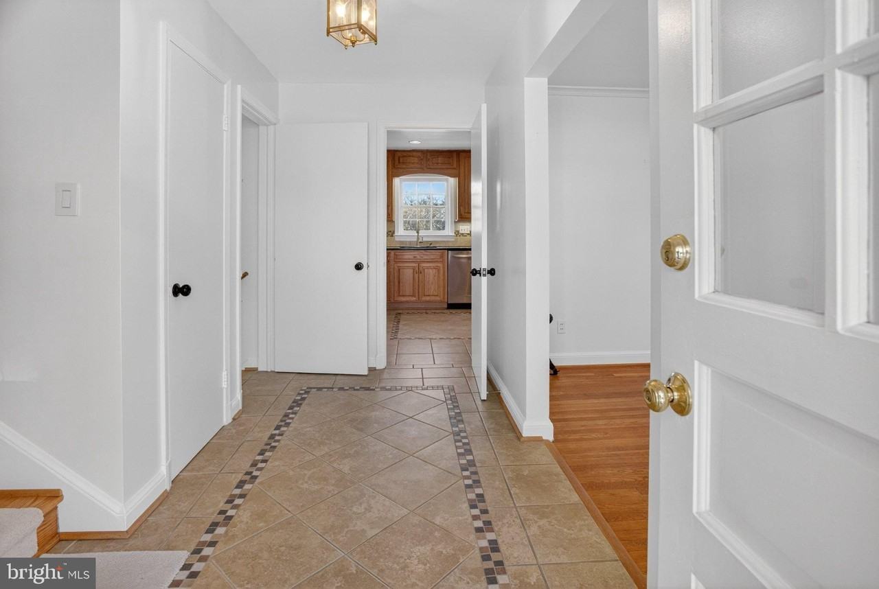 5405 Ridgefield Rd - Photo 4 of 35