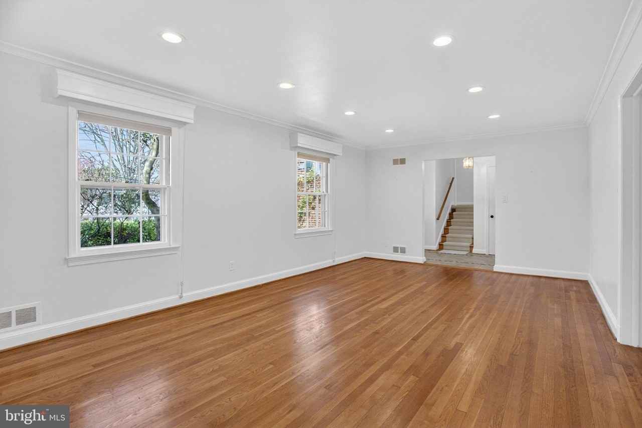 5405 Ridgefield Rd - Photo 7 of 35