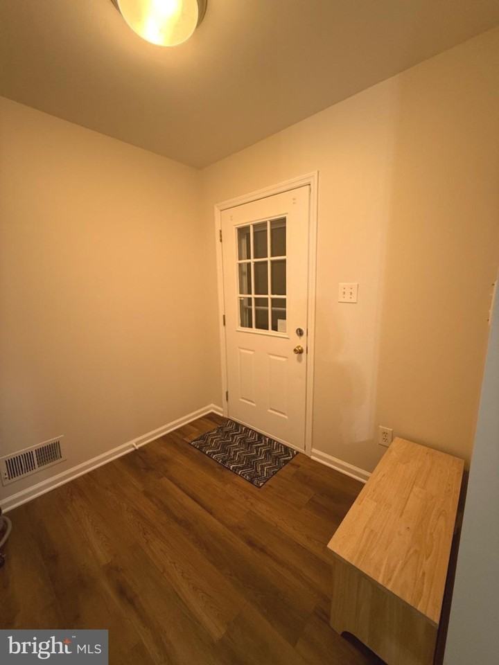 1722 Oak Rd - Photo 6 of 30