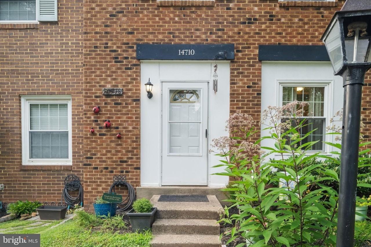 14710 Bentley Sq - Photo 4 of 50