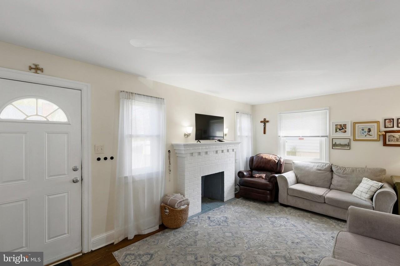 12 W 5th St - Photo 2 of 32