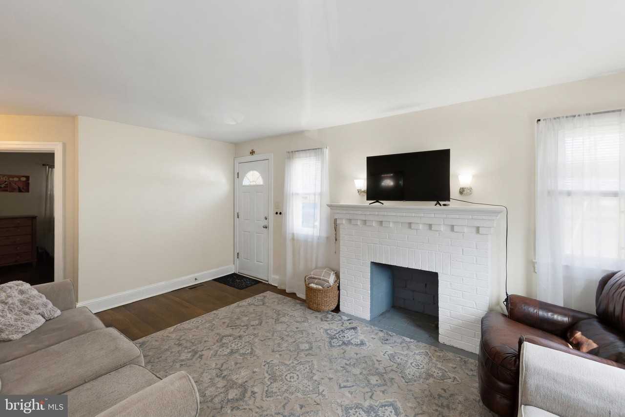 12 W 5th St - Photo 3 of 32