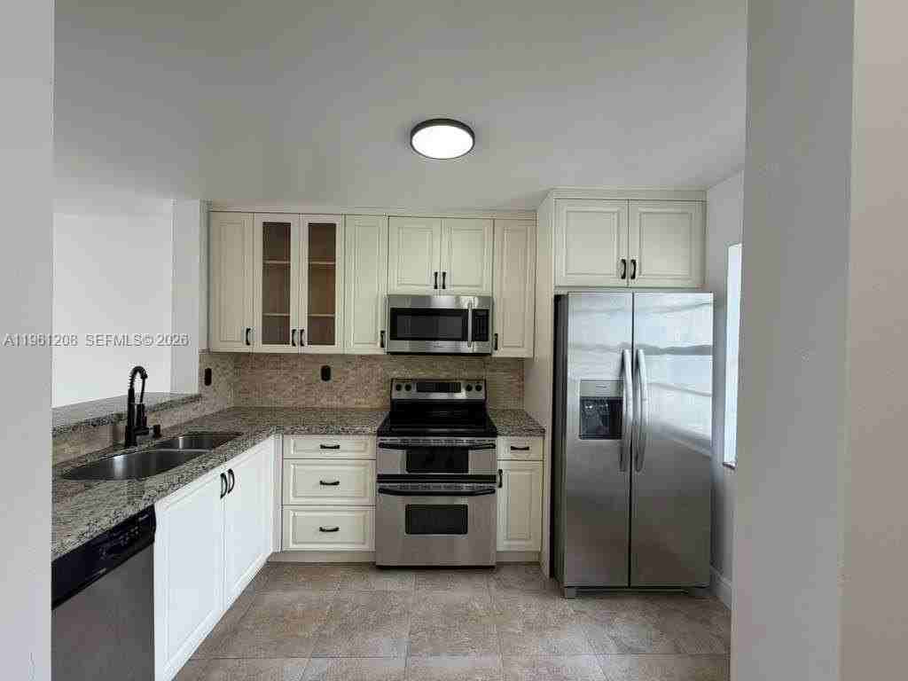 14219 Sw 121st Pl #4 - Photo 5 of 22