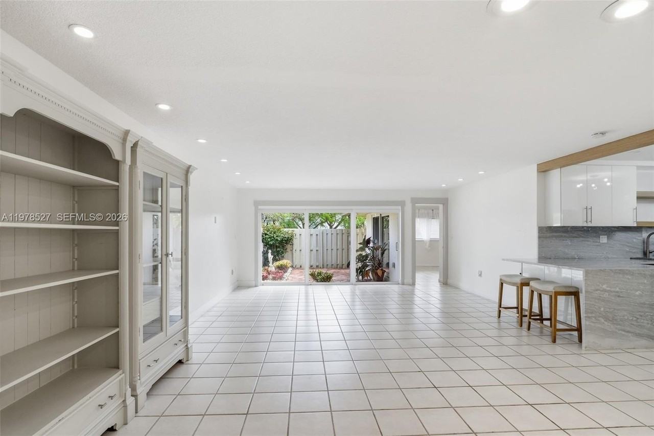 8105 Sw 81st Ct - Photo 4 of 24