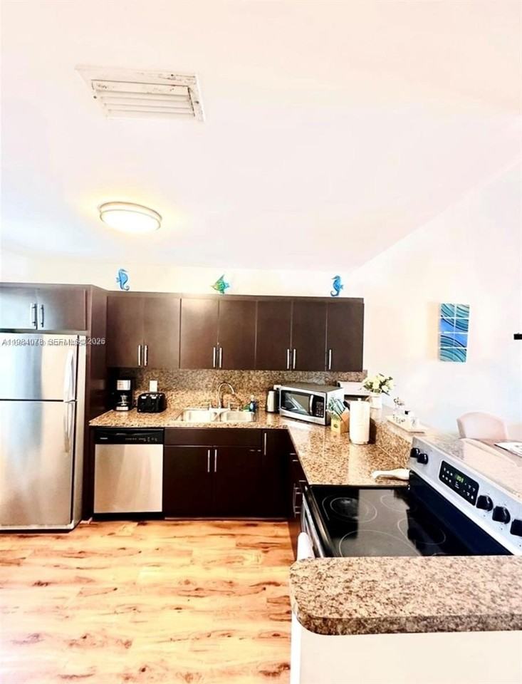 2431 Sw 58th Mnr #1-2 - Photo 3 of 19