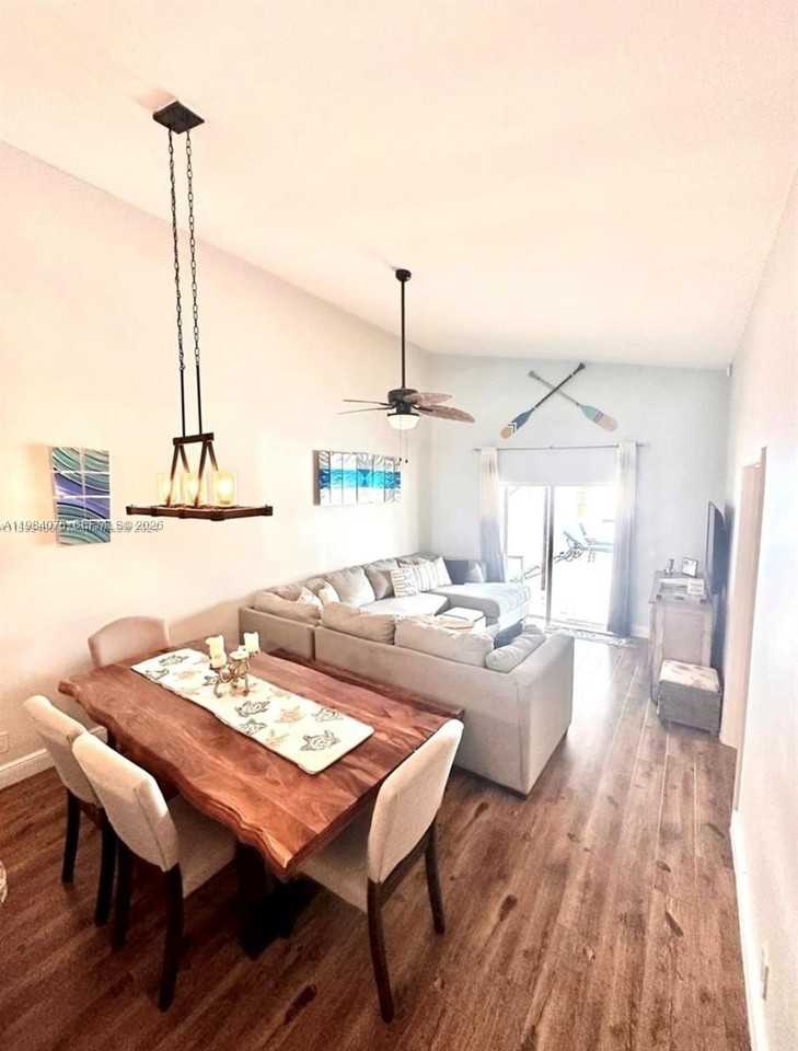 2431 Sw 58th Mnr #1-2 - Photo 5 of 19