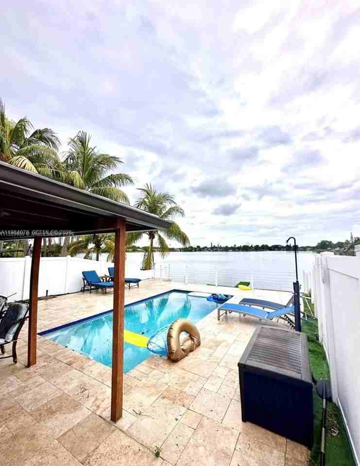 2431 Sw 58th Mnr #1-2 - Photo 7 of 19